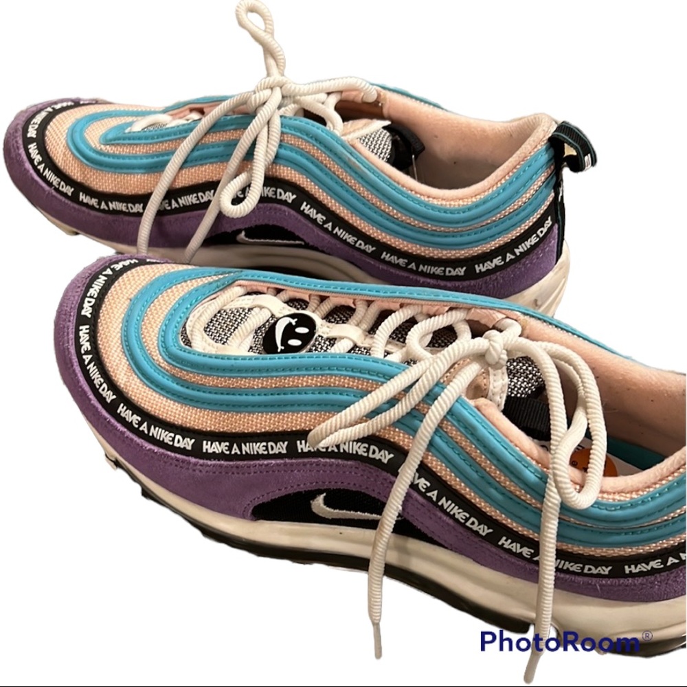 8.5 mens Nike “Have a Nike Day” shoe.